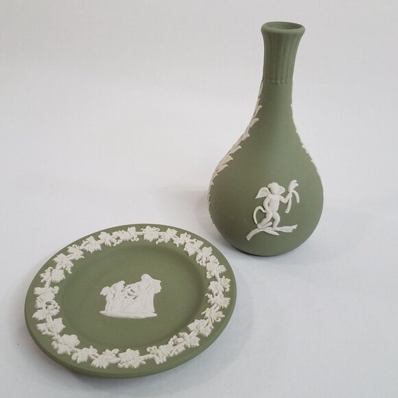 Wedgwood Jasperware Sage Green Bud Vase READ Trinket Dish Cherubs Greek Mytholog - Picture 1 of 16